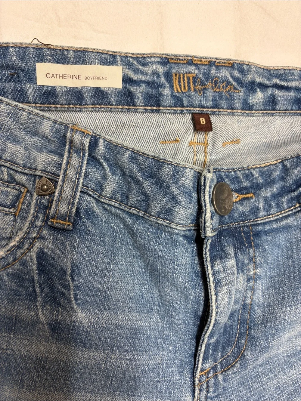 Kut from the Kloth Light Blue Distressed Catherine Boyfriend Jeans size 8